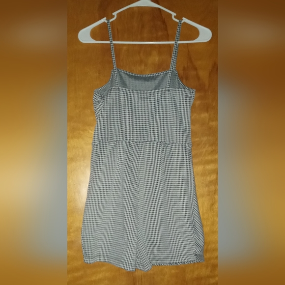 Women's Rue21 Black and White Checkered Print Stretchy Romper Medium - Picture 3 of 3
